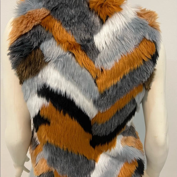 new faux fur vest size S - Picture 2 of 2